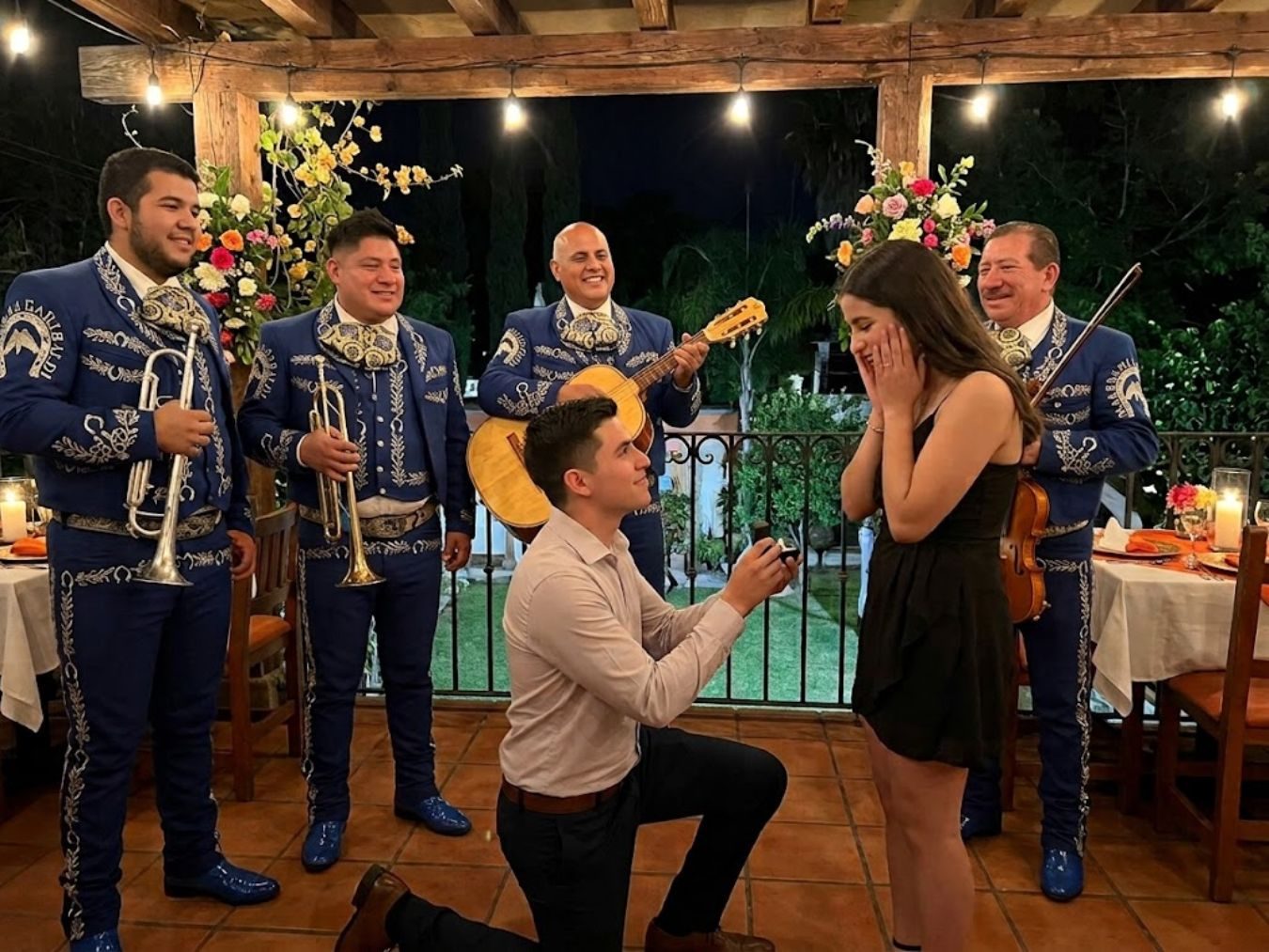 Mariachi Garibaldi acompañando una propuesta de matrimonio en Maryland